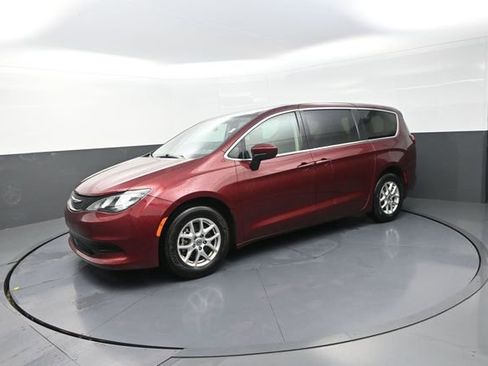 Used 2022 Chrysler Voyager LX FWD image 74