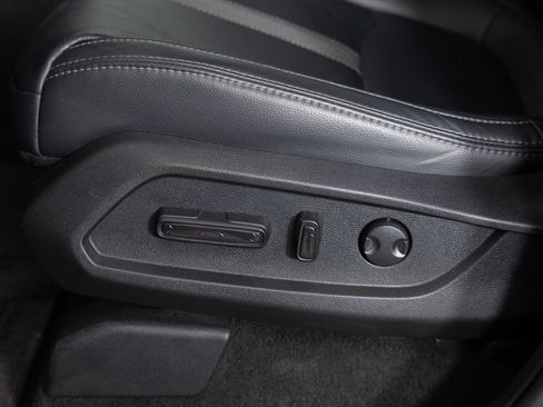 Used 2023 Honda Pilot Touring image 16