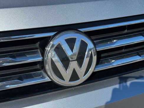 Used 2021 Volkswagen Tiguan SE image 6