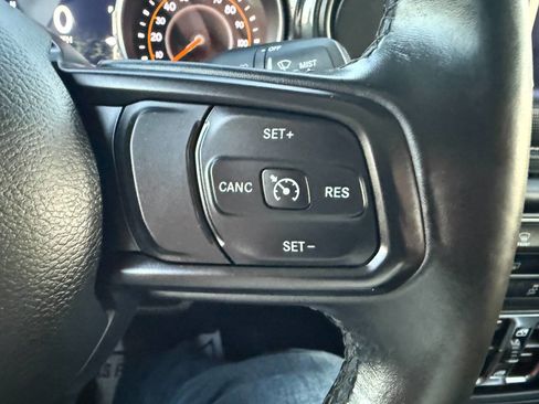 Used 2020 Jeep Gladiator Sport image 18
