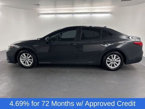 Used 2025 Toyota Camry LE image 4