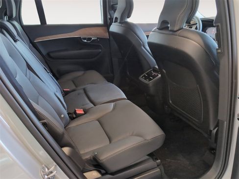 Used 2025 Volvo XC90 B6 Plus image 13