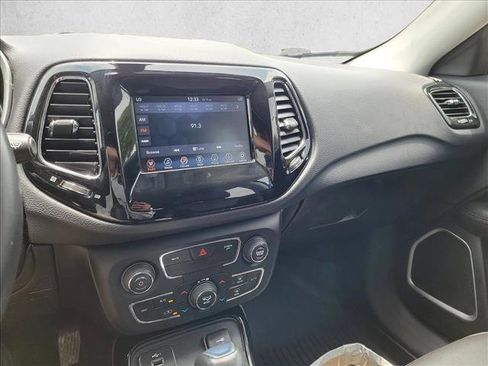 Used 2021 Jeep Compass Latitude FWD image 18