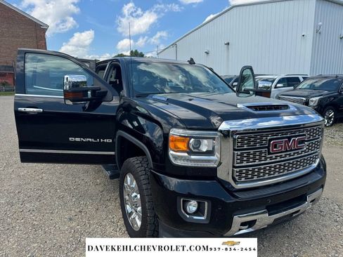 Used 2018 GMC Sierra 2500 Denali w/ Duramax Plus Package AWD/4WD image 31