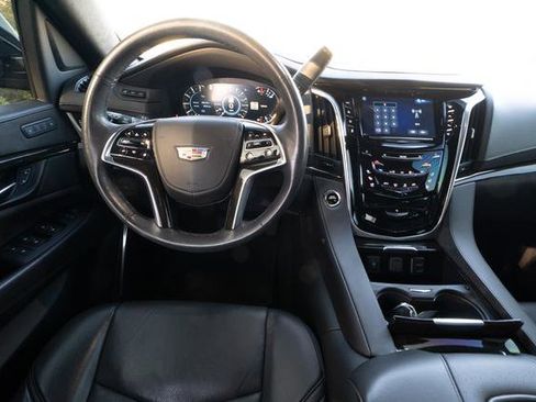 Used 2020 Cadillac Escalade Platinum image 14
