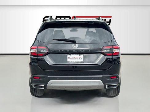 Used 2024 Honda Pilot Touring image 6