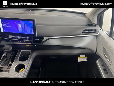 Used 2026 Toyota Sienna XLE FWD image 17