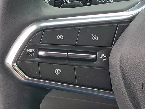 Used 2025 Chevrolet Equinox LT FWD image 21