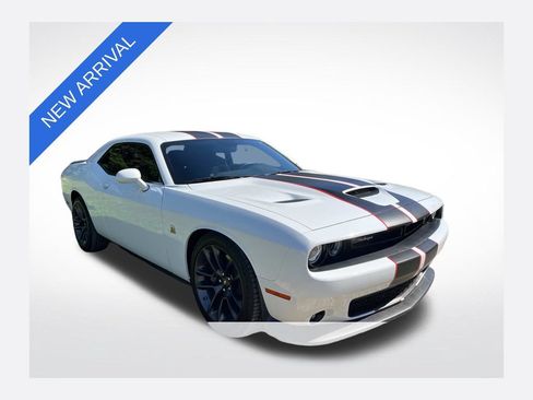 Used 2022 Dodge Challenger R/T Scat Pack RWD image 1