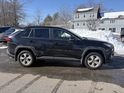 Used 2019 Toyota RAV4 XLE w/ Convenience Package image 8
