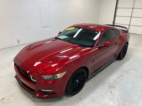 Used 2017 Ford Mustang GT RWD image 6