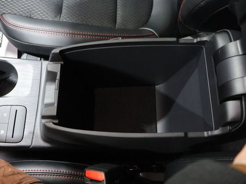 Used 2025 Ford Escape ST-Line Select AWD/4WD image 29