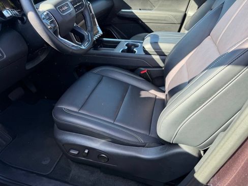 Certified 2024 GMC Acadia Elevation w/ Luxury Package AWD/4WD image 19