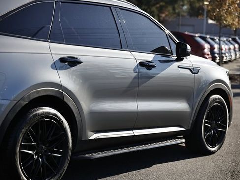 Used 2023 Kia Sorento EX image 9