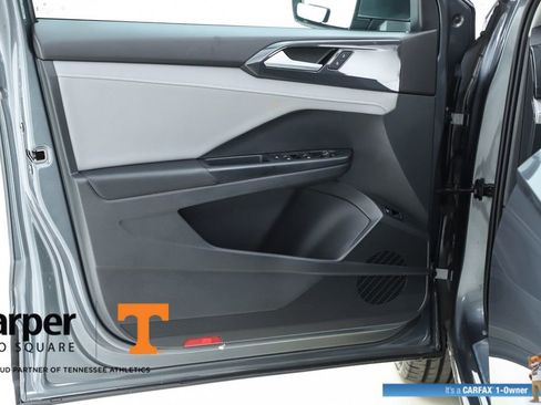 Used 2023 Volkswagen Taos SEL image 18