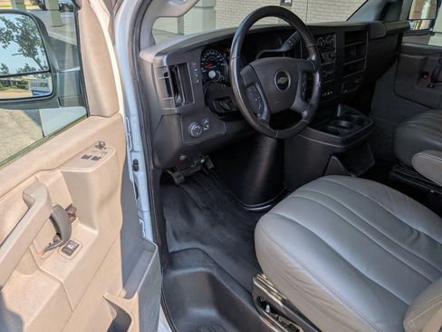 Used 2023 Chevrolet Express 3500 LS RWD image 17