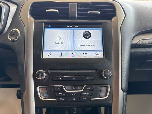 Used 2017 Ford Fusion SE w/ Fusion SE Technology Package FWD image 16