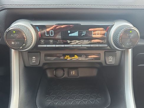 Used 2024 Toyota RAV4 XLE image 28