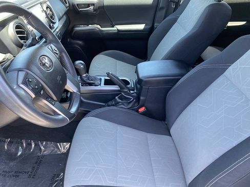 Certified 2020 Toyota Tacoma TRD Off-Road w/ Technology Package AWD/4WD image 23