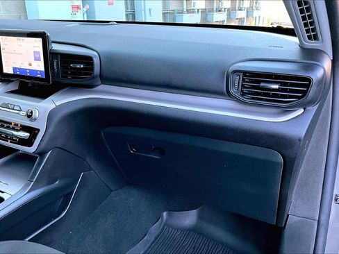 Used 2024 Ford Explorer XLT image 21