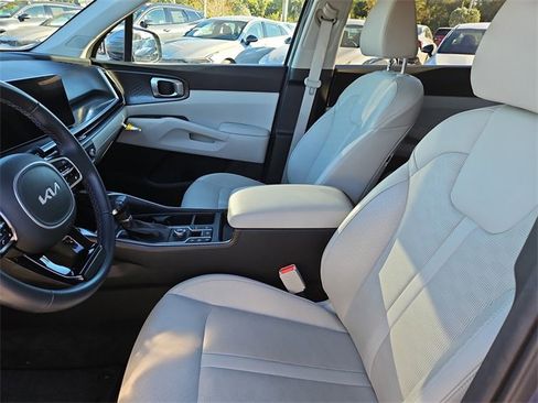 Certified 2025 Kia Sorento S image 15