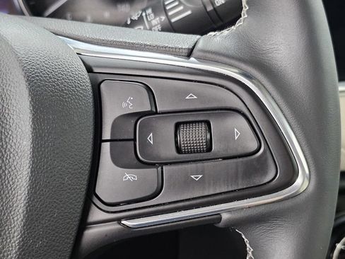 Used 2023 Buick Encore GX Essence w/ Sport Touring Package FWD image 36