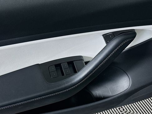 Used 2019 Tesla Model 3 Standard Range Plus image 15