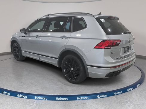 Used 2022 Volkswagen Tiguan SE R-Line FWD image 6