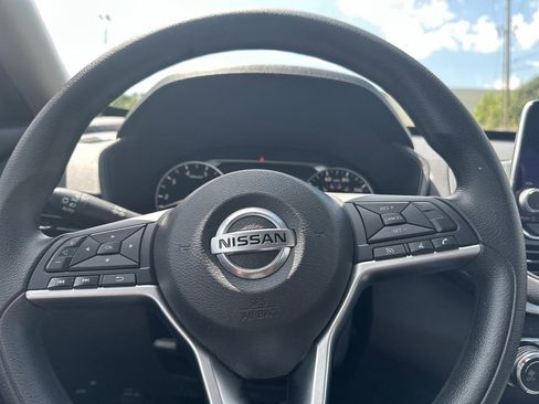 Used 2022 Nissan Altima 2.5 SV FWD image 14