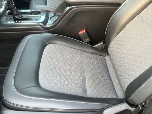 Used 2019 Chevrolet Colorado Z71 image 11