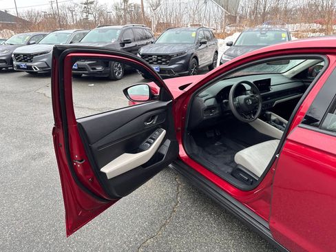 Used 2024 Honda Accord EX image 12