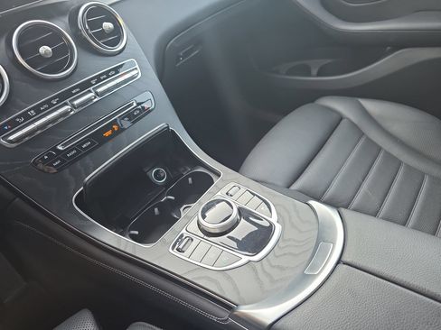 Used 2019 Mercedes-Benz GLC 300 4MATIC image 25