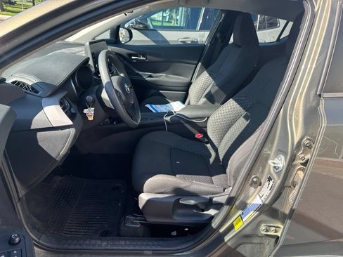 Used 2021 Toyota C-HR LE FWD image 6
