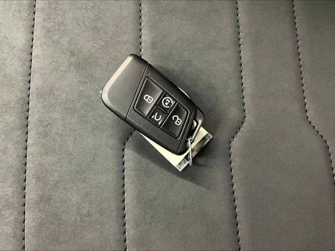 New 2026 Volkswagen Taos SE image 34