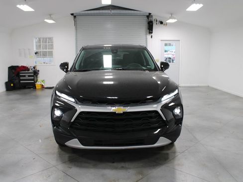 Used 2025 Chevrolet Blazer LT image 3