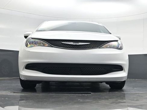 Used 2023 Chrysler Voyager LX image 51