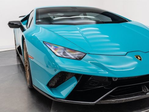 Used 2019 Lamborghini Huracan Performante AWD/4WD image 20