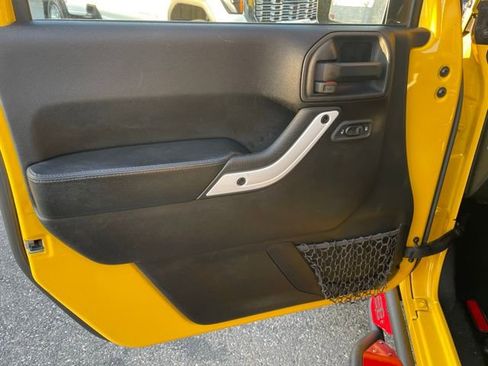 Used 2015 Jeep Wrangler Unlimited Sahara image 12