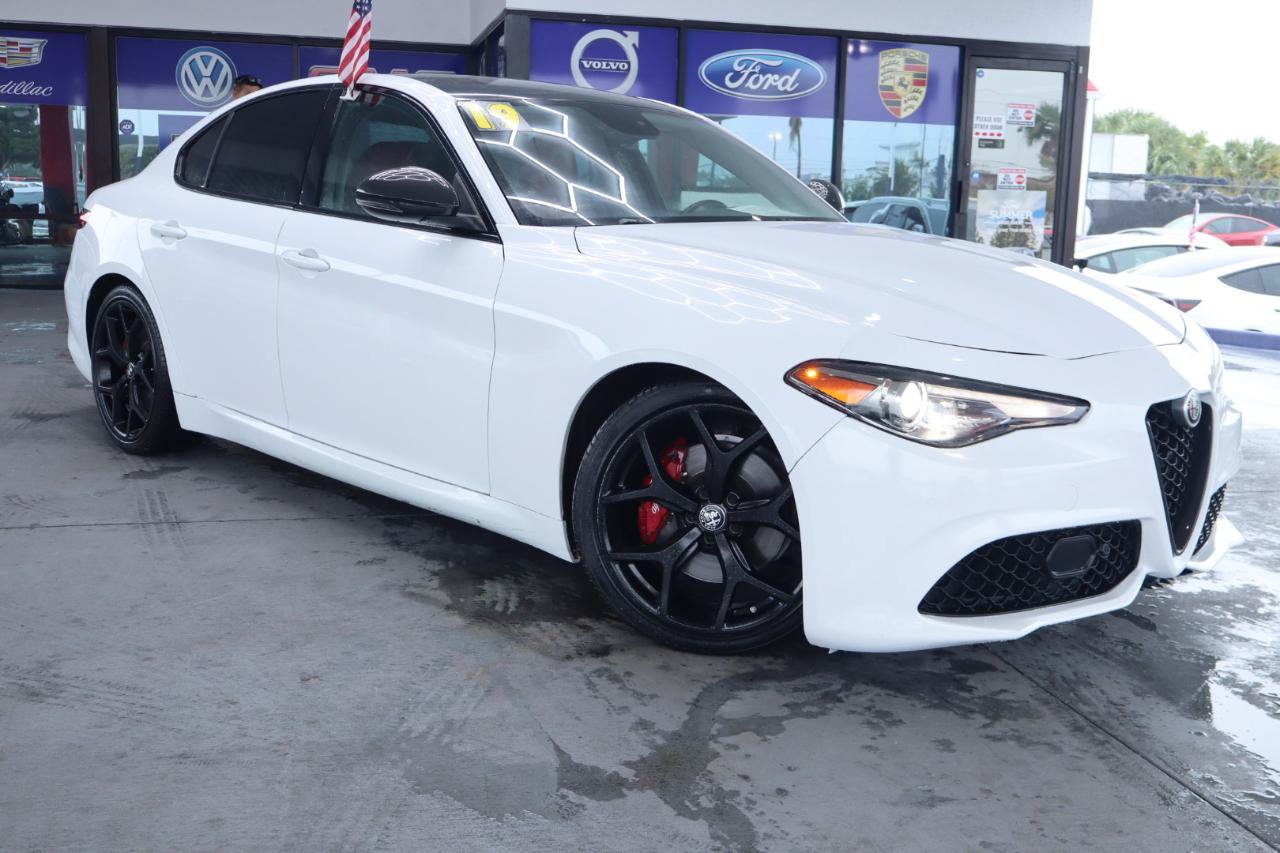 Used 2019 Alfa Romeo Giulia w/ Quick Order Package 22K Sport RWD image 3