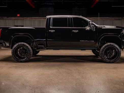 Used 2024 GMC Sierra 2500 Denali w/ Denali Reserve Package image 11