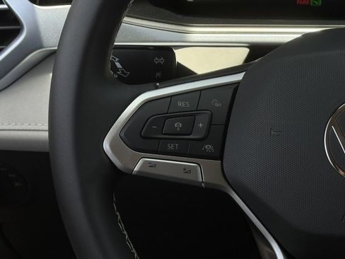 New 2025 Volkswagen Taos SE FWD image 16