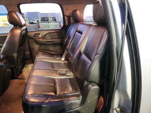 Used 2014 Chevrolet Suburban LT image 20