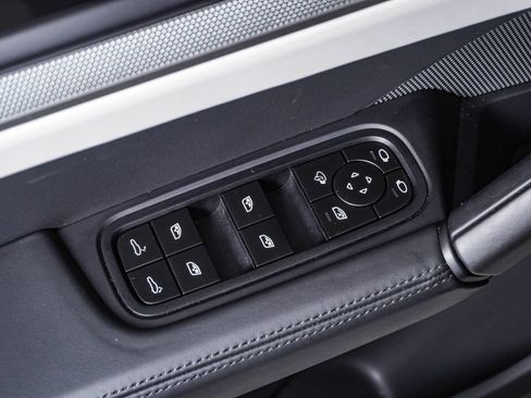 Certified 2025 Porsche Cayenne Coupe AWD/4WD image 26