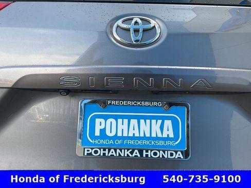 Used 2011 Toyota Sienna XLE w/ XLE Navigation Pkg image 14