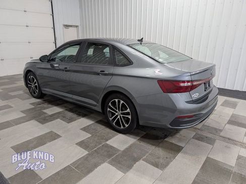 Used 2025 Volkswagen Jetta Sport FWD image 2