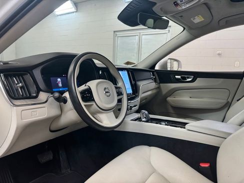 Used 2023 Volvo XC60 B5 Plus image 13