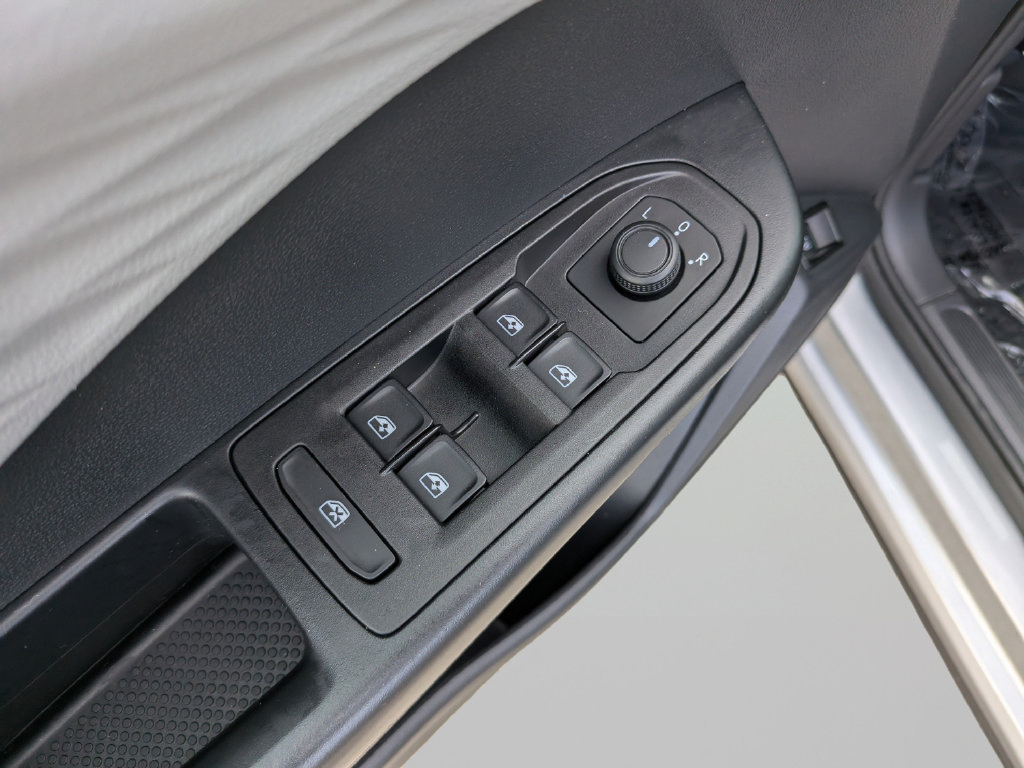 Certified 2023 Volkswagen Taos S FWD image 17