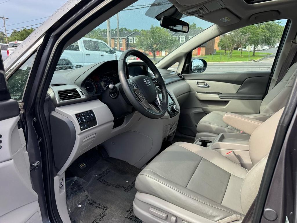 Used 2016 Honda Odyssey Touring image 17