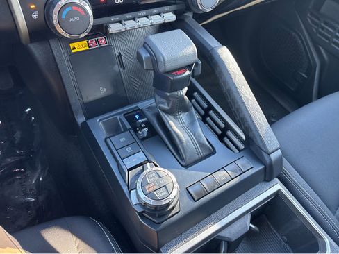 Used 2024 Toyota Tacoma TRD Off-Road image 31