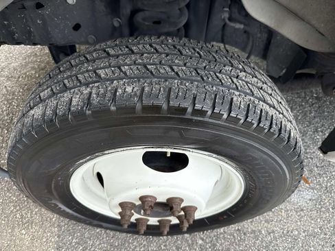 Used 2022 Ford E-350 and Econoline 350 Super Duty image 12